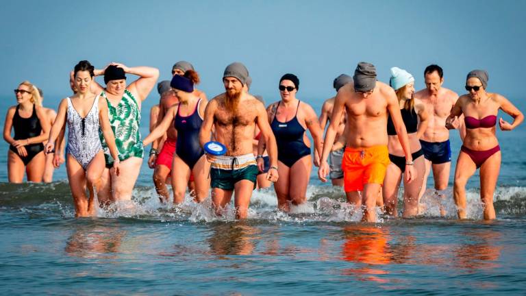 Rimini, “che bello il bagno al mare in inverno”: parte un percorso di adattamento al freddo