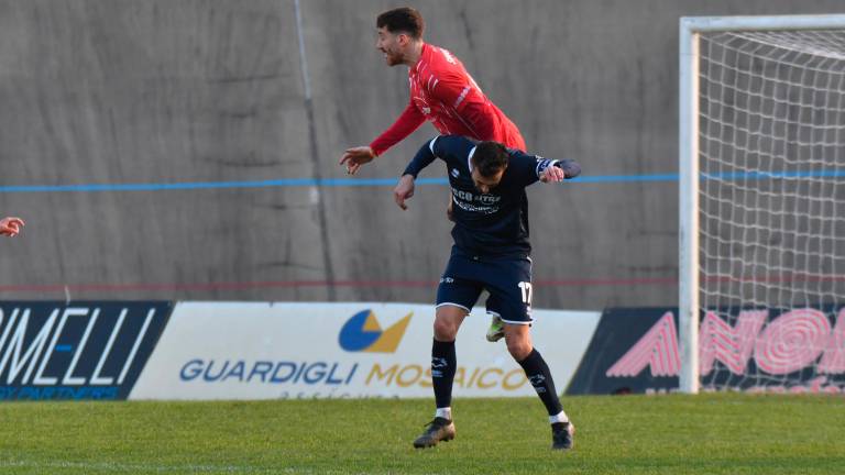 Un gesto acrobatico di Lorenzo Saporetti contro la Cittadella (foto Blaco)