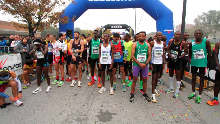 Maratona di Ravenna, una folla colorata attraversa la città GALLERY