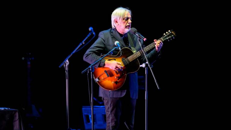 Paolo Benvegnù sul palco del Teatro Galli