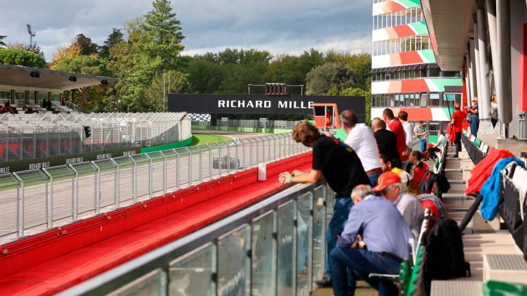 Imola, il mondo Ferrari in passerella sulla pista e nel paddock e sabato mattina il Ferrari Show dal centro città fino all’autodromo