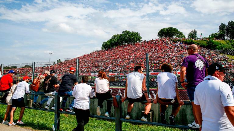 Il pubblico della Formula uno a Imola nel 2024 foto mmph