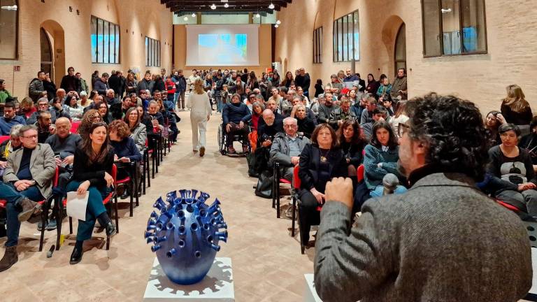 Faenza, “Aggiudicato!”: l’asta benefica di Ente Ceramica è un vero successo