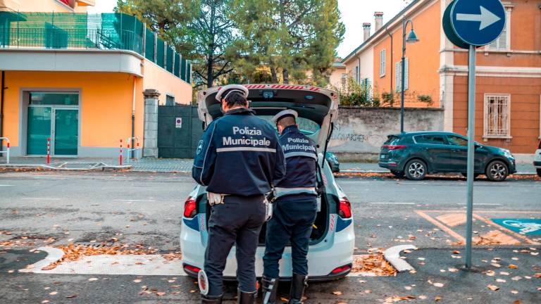 Cesena, “non risponde più alle telefonate, aiutatemi a trovarla”: la Polizia fa irruzione in casa e soccorre una 62enne