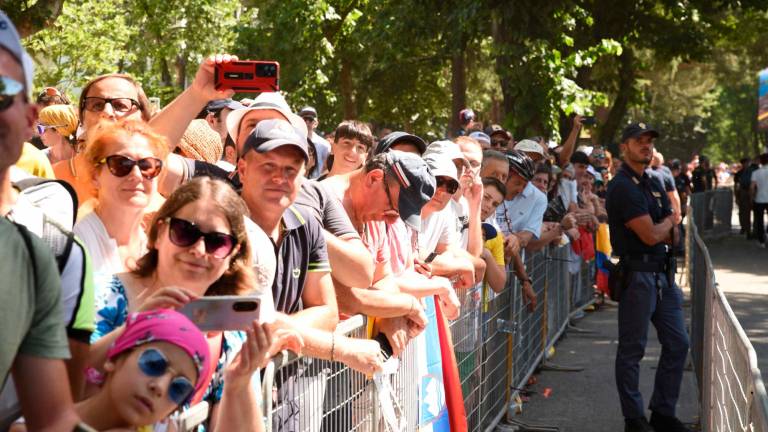 Tour de France a Cesenatico: lo spettacolo della partenza in un mare di folla - VIDEO GALLERY