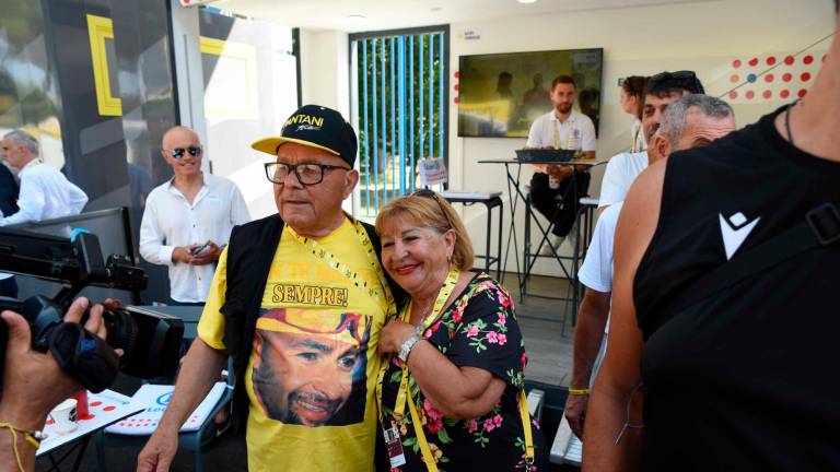 Cesenatico, il gran giorno del Tour: al villaggio anche i genitori di Marco Pantani - VIDEO GALLERY