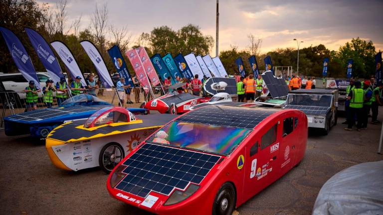 Cesena, l’auto solare italiana Emilia 5 vince la Solar Challenge in Sudafrica: nel team anche un cesenate