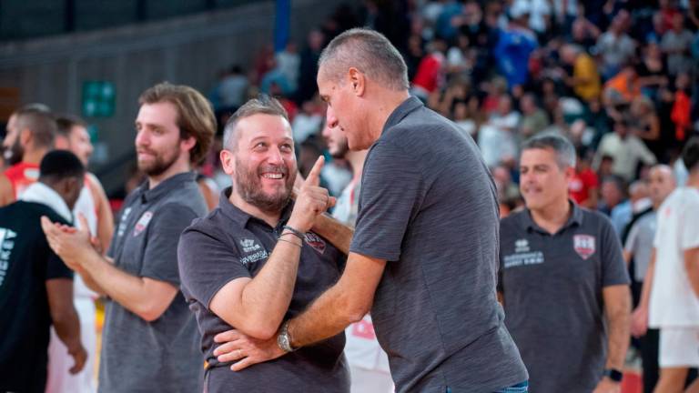 Il tecnico Sandro Dell’Agnello a fine partita con Davide Turci (Morosetti)