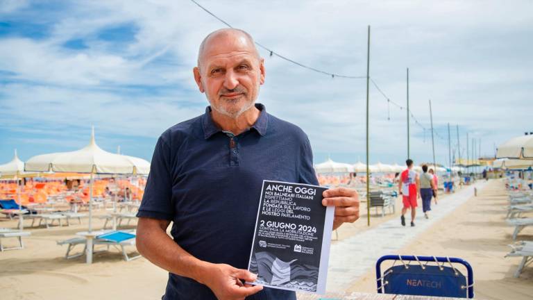 Rimini. Bolkestein, la protesta dei bagnini in spiaggia non decolla: niente volantinaggio ma solo locandine