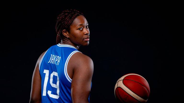 Princess Amy Jakpa con la maglia della nazionale italiana Under 19