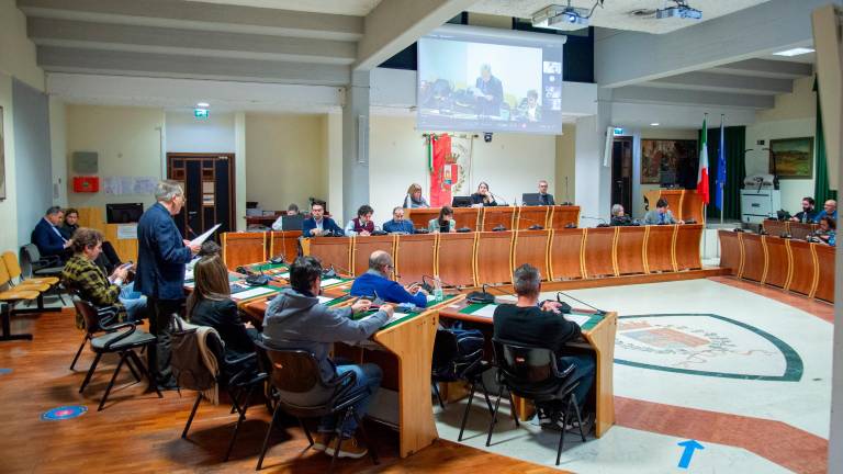 Rimini. Serpieri, alunni e genitori in Consiglio. Il sindaco: «Non convoco la preside»