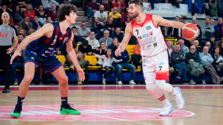 Giovanni Tomassini in azione contro la Sebastiani Rieti (Morosetti)