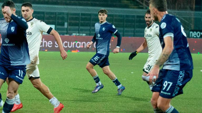 Il centrocampista Francesco Conti ha debuttato con la maglia biancorossa sabato sera entrando subito dopo l’intervallo (foto Morosetti)