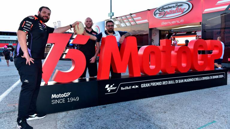 MotoGp a Misano, sorpresa: tra i team in gara spuntano i giocatori di rugby VIDEO GALLERY