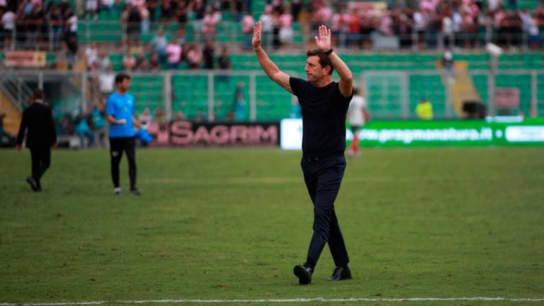 Michele Mignani saluta i suoi vecchi tifosi del Palermo (foto Rega)