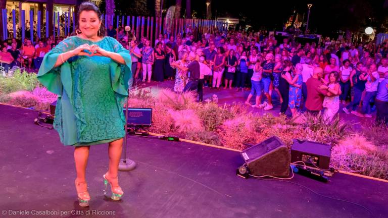 Roberta Cappelletti sul palco di Riccione Dama Balera