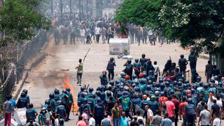 Uno degli scontri in Bangladesh in questi giorni