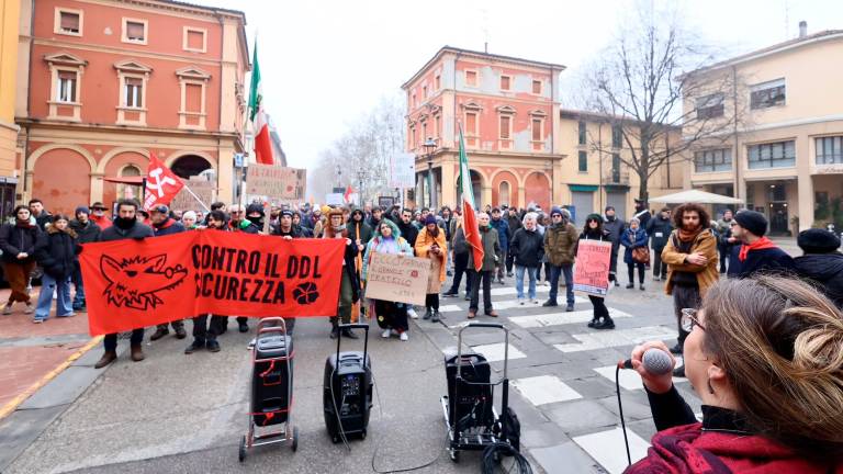 Imola, almeno 500 persone alla manifestazione contro il Ddl sicurezza del governo VIDEOGALLERY