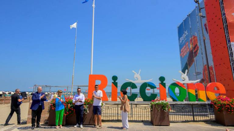 Riccione. Sventola la bandiera blu