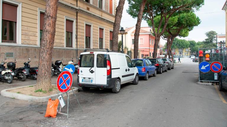 Rimini e i parcheggi selvaggi in centro: raffica di multe, rimozioni e offese - Gallery