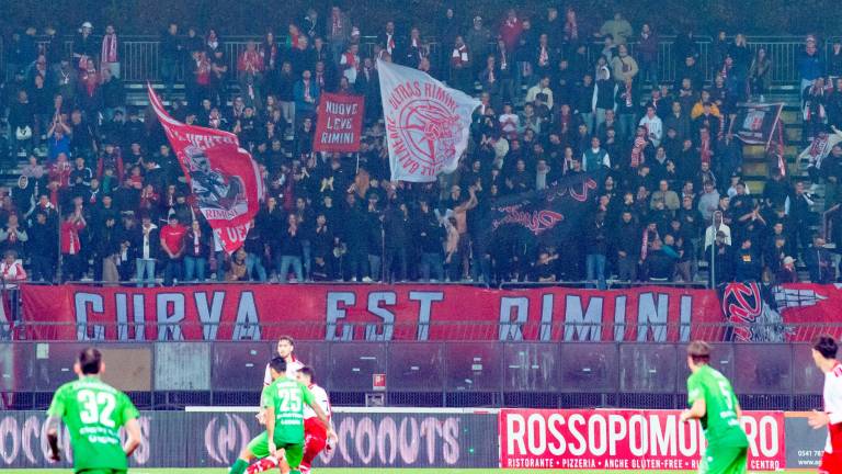 I tifosi biancorossi durante l’ultima partita casalinga con il Legnago (foto TOMMASO MOROSETTI)