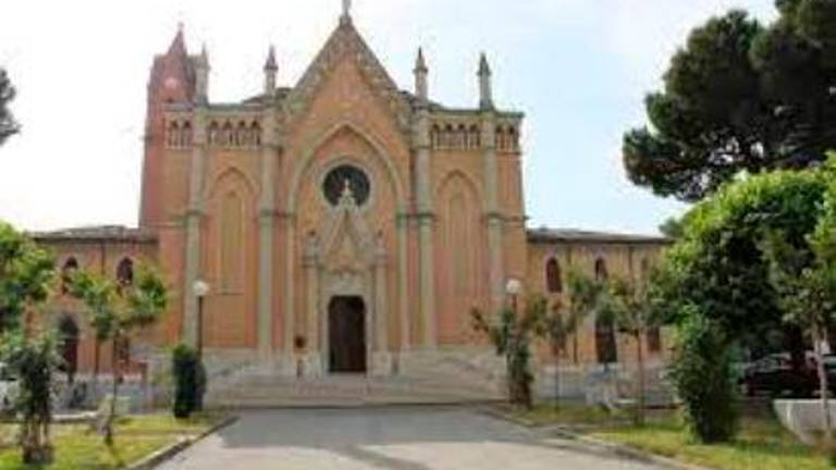 La chiesa parrocchiale a San Carlo di Cesena