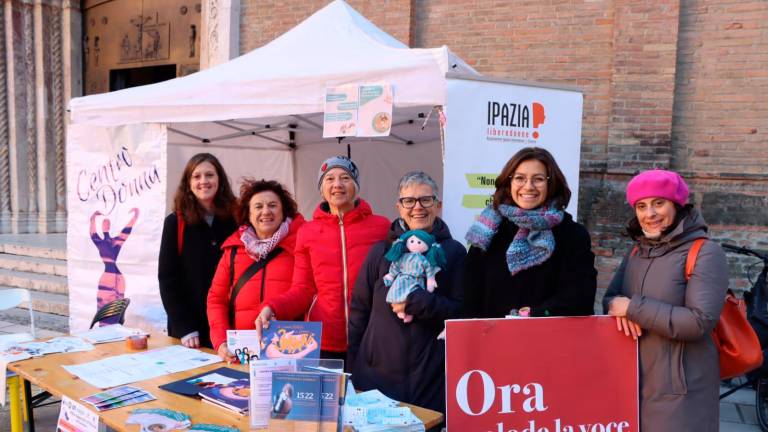 Una immagine di questa mattina dello stand in Piazza Giovanni Paolo II