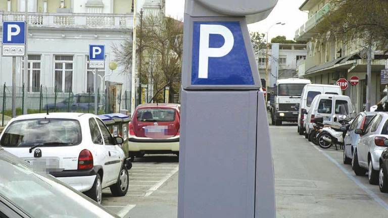 Riccione. Parcheggi, incassi per oltre due milioni di euro. Il Pd: “Ospedale, ecco perché non si può fare la sosta gratuita”