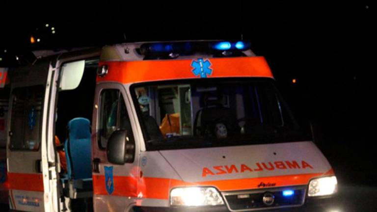 Santa Sofia, incidente: investito per sbaglio da un amico dopo la serata insieme, grave 27enne