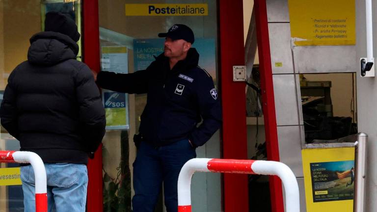 Bancomat fatto saltare alle Poste di Pievesestina di Cesena: ladri in fuga senza bottino