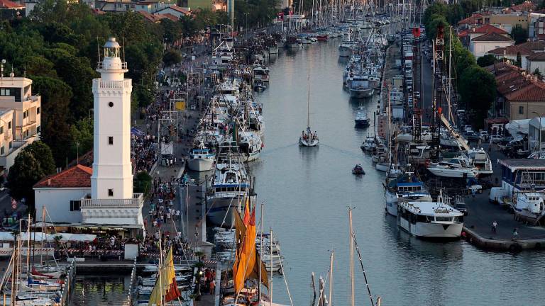 Rimini, nel peschereccio dismesso c’erano eroina e hashish per 150mila euro: un arresto