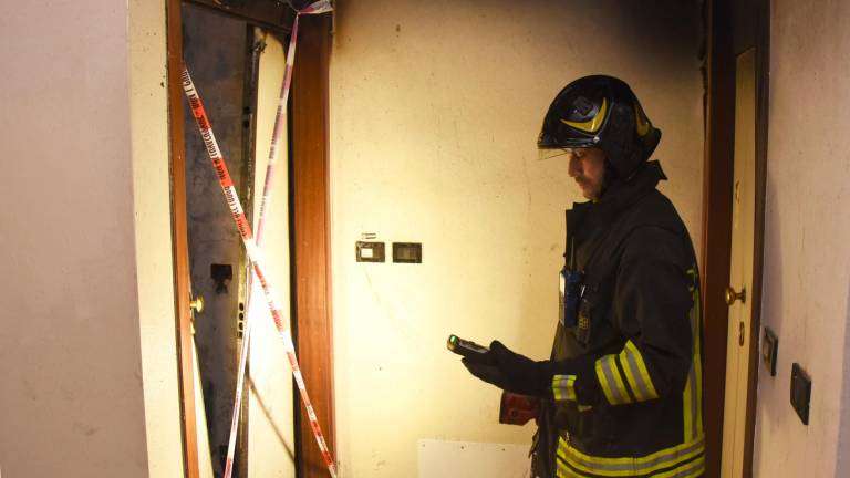 Rimini. Fiamme in una palazzina in via Dandolo, distrutto un appartamento. GALLERY