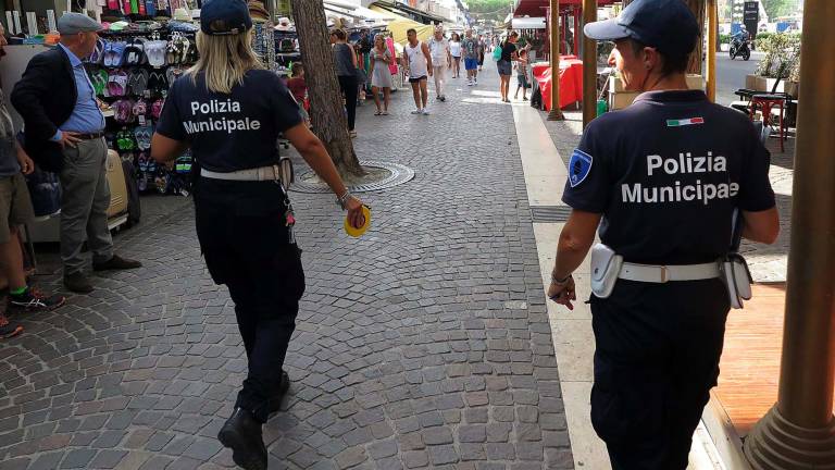 Rimini. I vigili contro i “furbetti” dei saldi