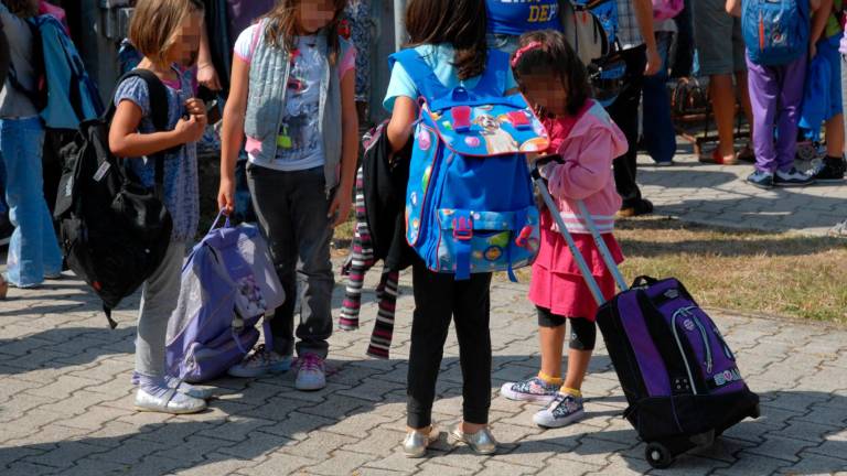 Lo psicologo: “Non arrabbiatevi per voti e pagelle: insegnate ai figli passione e resilienza. No ai premi in denaro”