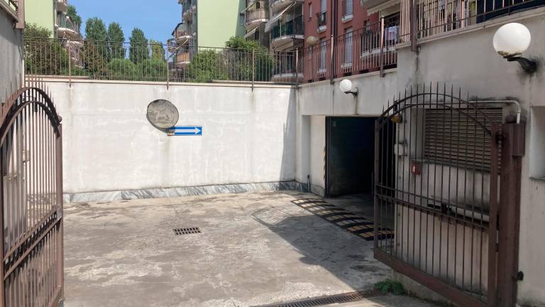 L’accesso che porta al garage in cui è stata ammazzata Pierina