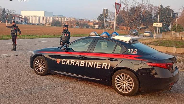 Forlì, guida ubriaco fradicio su un’auto rubata e senza avere mai avuto la patente: 51enne denunciato