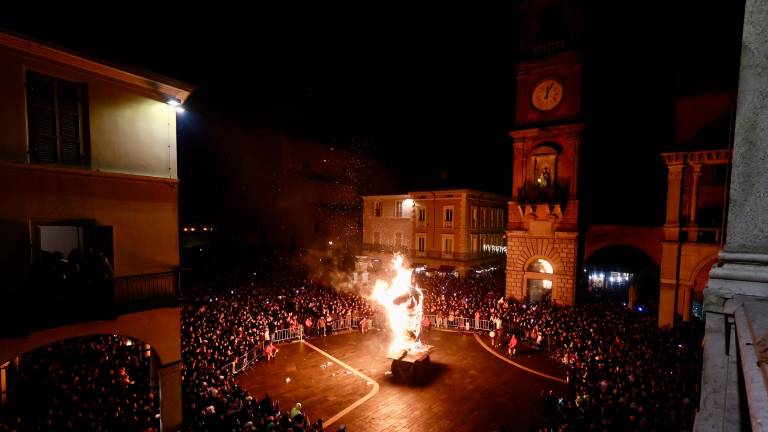 Faenza, Nott de Bisò 2025: la magia di una notte speciale - VIDEO GALLERY