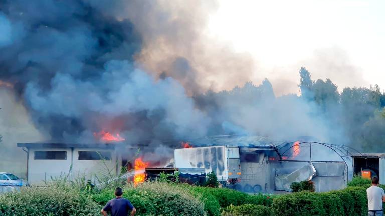 Rimini. Incendio alla Papa Giovanni: a fuoco il laboratorio di falegnameria