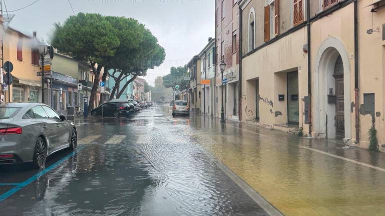 Maltempo a Cesenatico, caduti 100 millimetri di pioggia in poche ore, chiuso un tratto di viale Carducci - Gallery