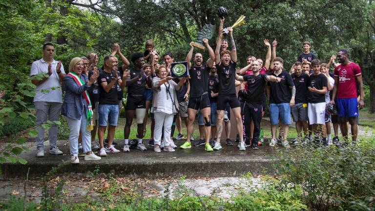 Castel San Pietro. Carrera annullata, i team si prendono un caffè. In mattinata successo del team Mora alle Terme