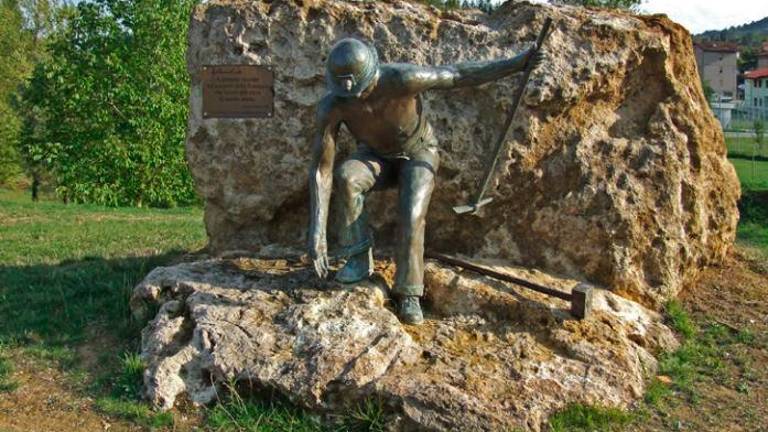 Il monumento al minatore a Borello