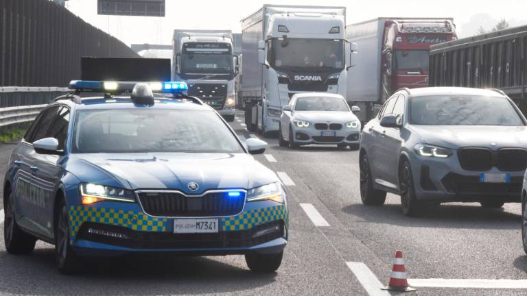 Rimini, incidente in A-14: coinvolte 6 auto e un camion, traffico in tilt sulla corsia Nord - Gallery