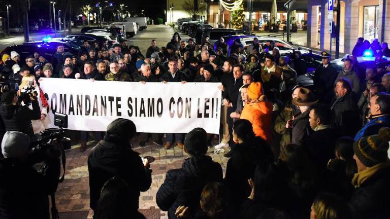 Il giovane egiziano a terra dopo l’ora di terrore della notte di Capodanno foto migliorini