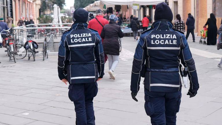 Rimini, favoreggiamento dell’immigrazione e dello spaccio: denunciato albergatore