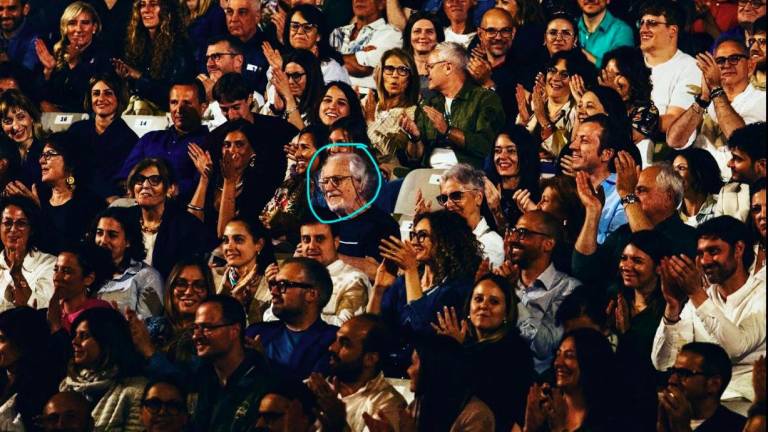 Tremila in coro fanno gli auguri al papà di Samuele Bersani