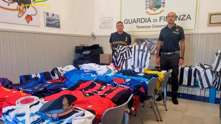 Sequestro di maglie “taroccate”: il Barcellona Fc ringrazia la Guardia di Finanza di Cesenatico