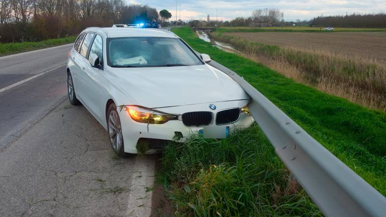 Ravenna, fa un incidente e fugge. Poi ne provoca altri due