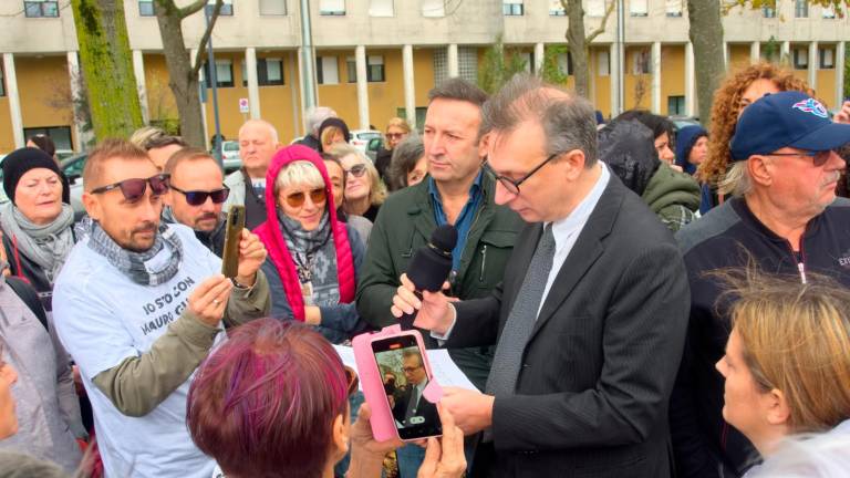 Ravenna, processo al dottor Guerra: un centinaio di sostenitori fuori dal tribunale - Gallery