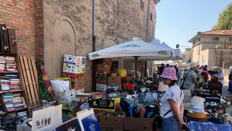 Gambettola, Mostrascambio 2024: dal Bravo Piaggio alla statua di Michael Jordan, si trova di tutto VIDEO GALLERY