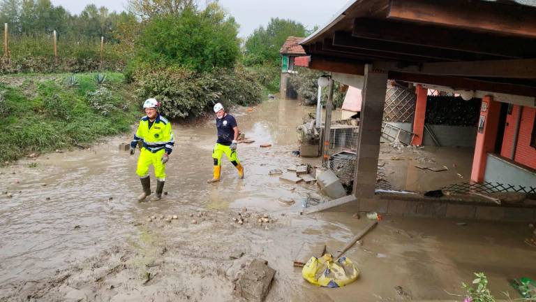 Maltempo a Imola, al lavoro 18 volontari della Protezione civile della Lombardia